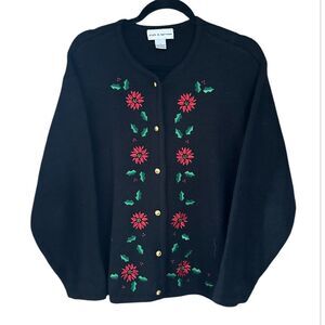 Croft & Barrow Women’s Pointsettia Embroidered Sweater. Size Large.